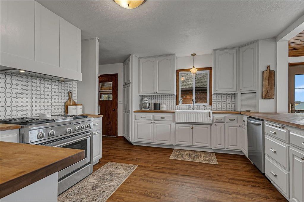 Holdingford, Minnesota, 56340, United States, 5 Bedrooms Bedrooms, ,2 BathroomsBathrooms,Residential,For Sale,1977131