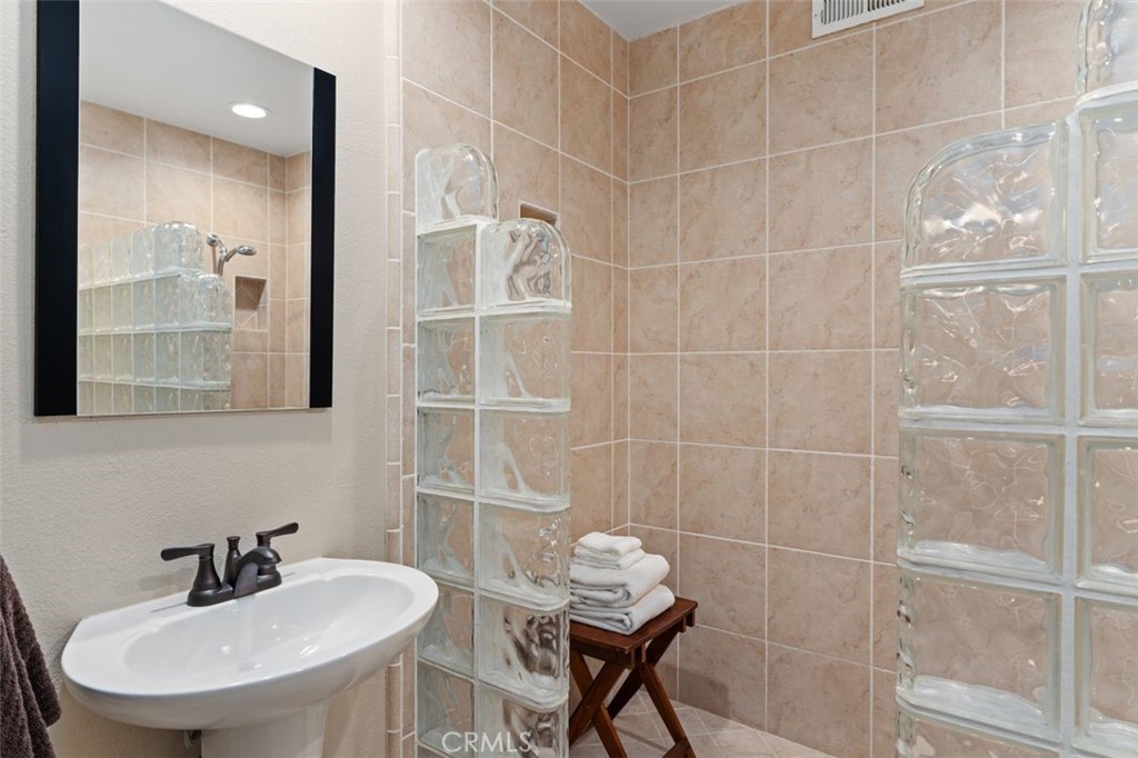 Palm Desert, California, 92260, United States, 3 Bedrooms Bedrooms, ,2 BathroomsBathrooms,Residential,For Sale,1885194