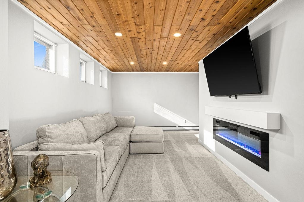 Duluth, Minnesota, 55803, United States, 4 Bedrooms Bedrooms, ,1 BathroomBathrooms,Residential,For Sale,1987307