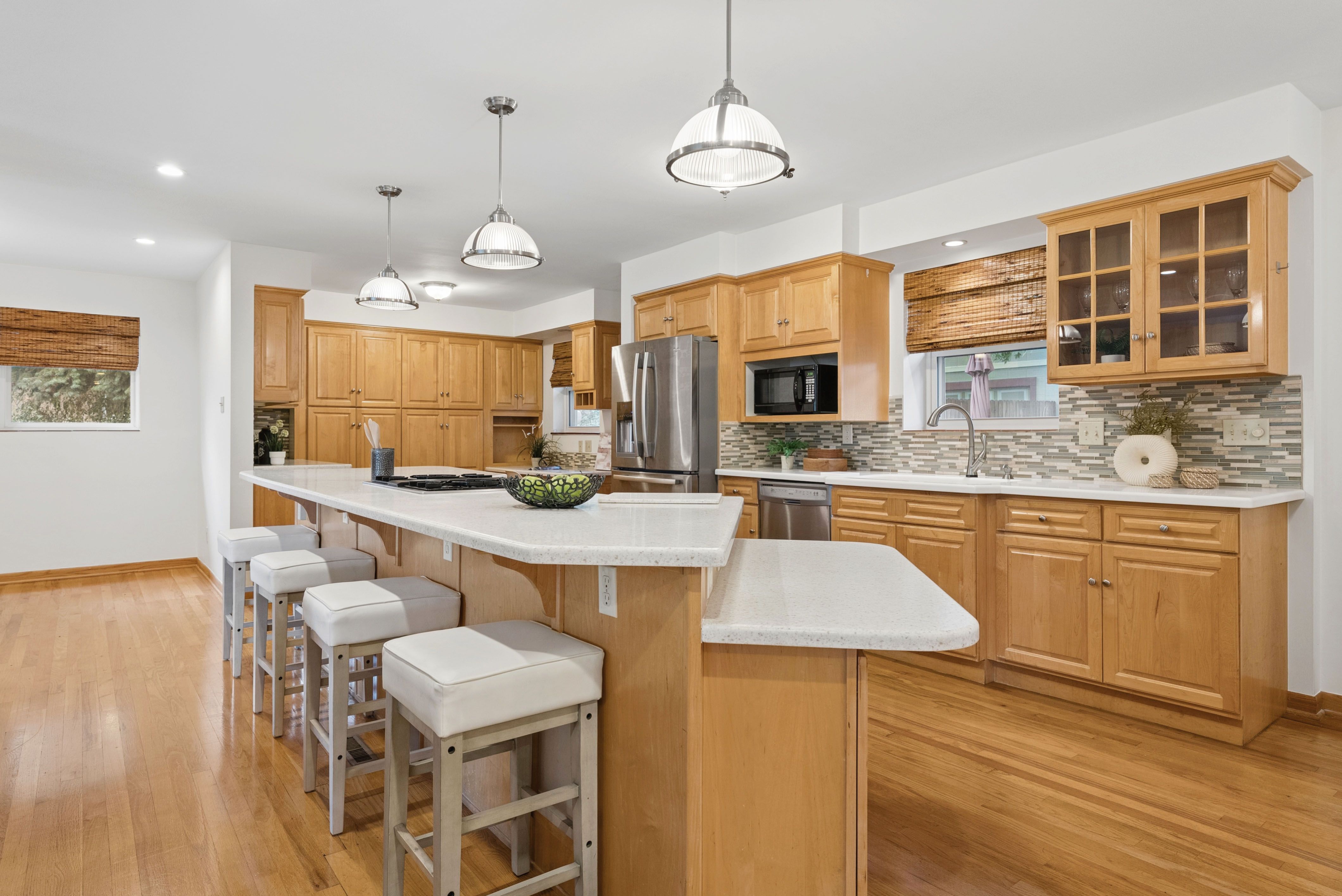  Welcome to 545 Estes Street, a bright, charming ranch-style home in an establish - 物件實景