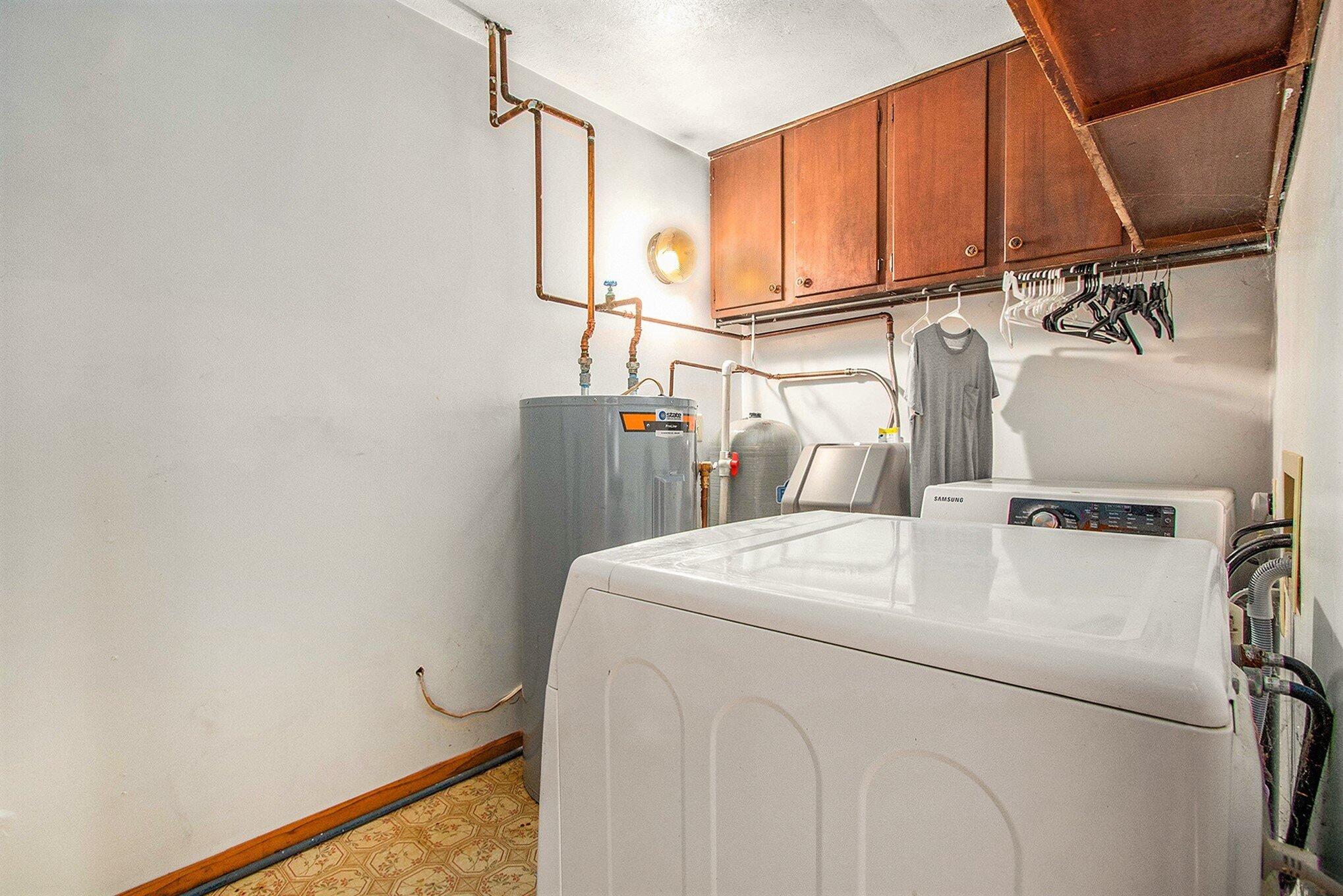 Niles, Michigan, 49120, United States, 2 Bedrooms Bedrooms, ,2 BathroomsBathrooms,Residential,For Sale,1979115