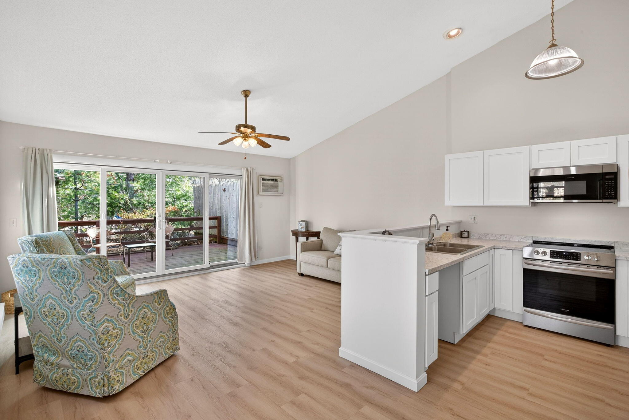  77 Roundhouse Road, Buzzards Bay, MA, 02532 - 物件實景