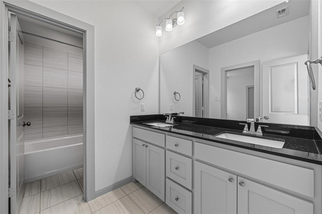 Arlington, Texas, 76005, United States, 4 Bedrooms Bedrooms, ,4 BathroomsBathrooms,Residential,For Sale,1947984