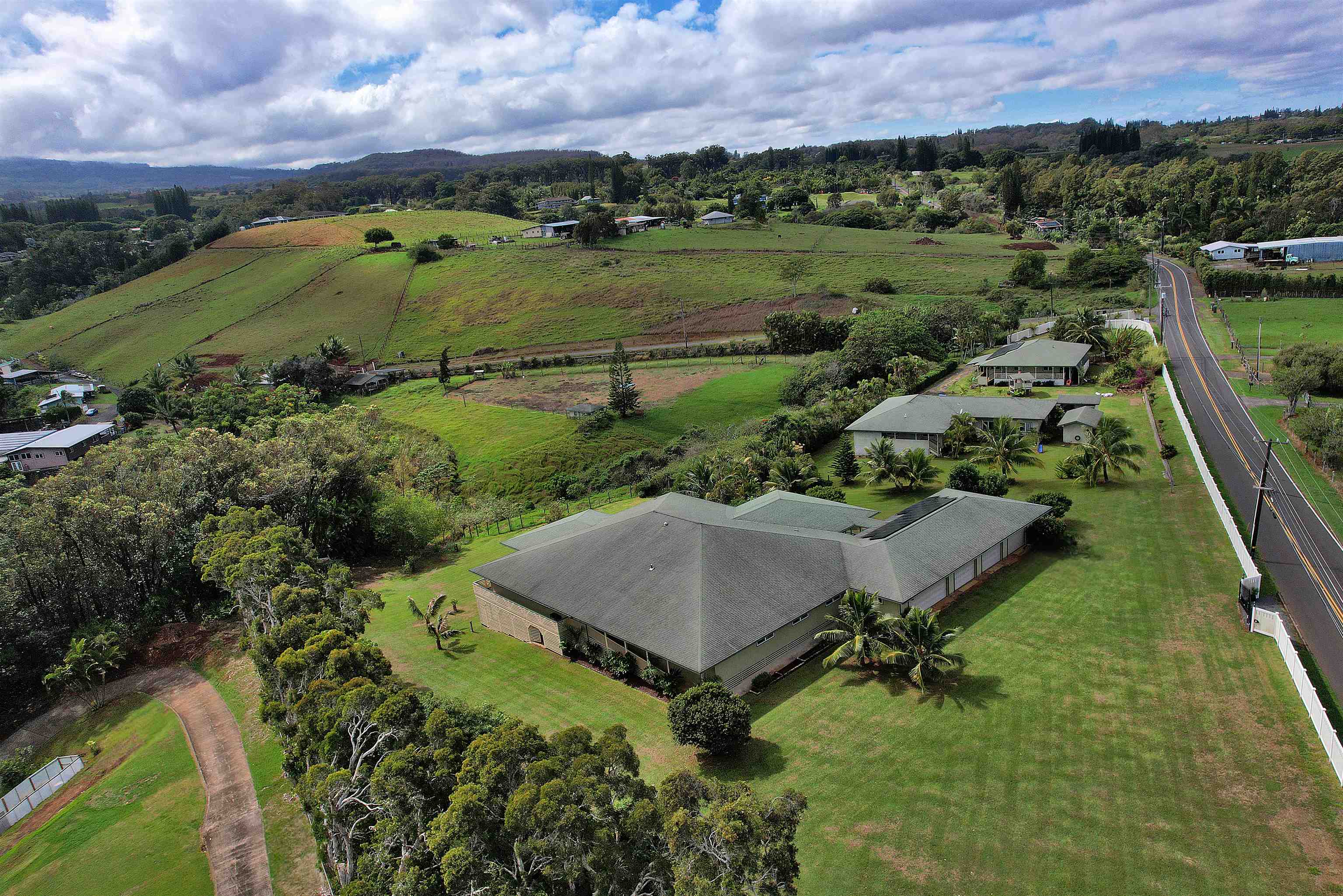 Haiku, Hawaii, 96708, United States, 3 Bedrooms Bedrooms, ,6 BathroomsBathrooms,Residential,For Sale,1989275