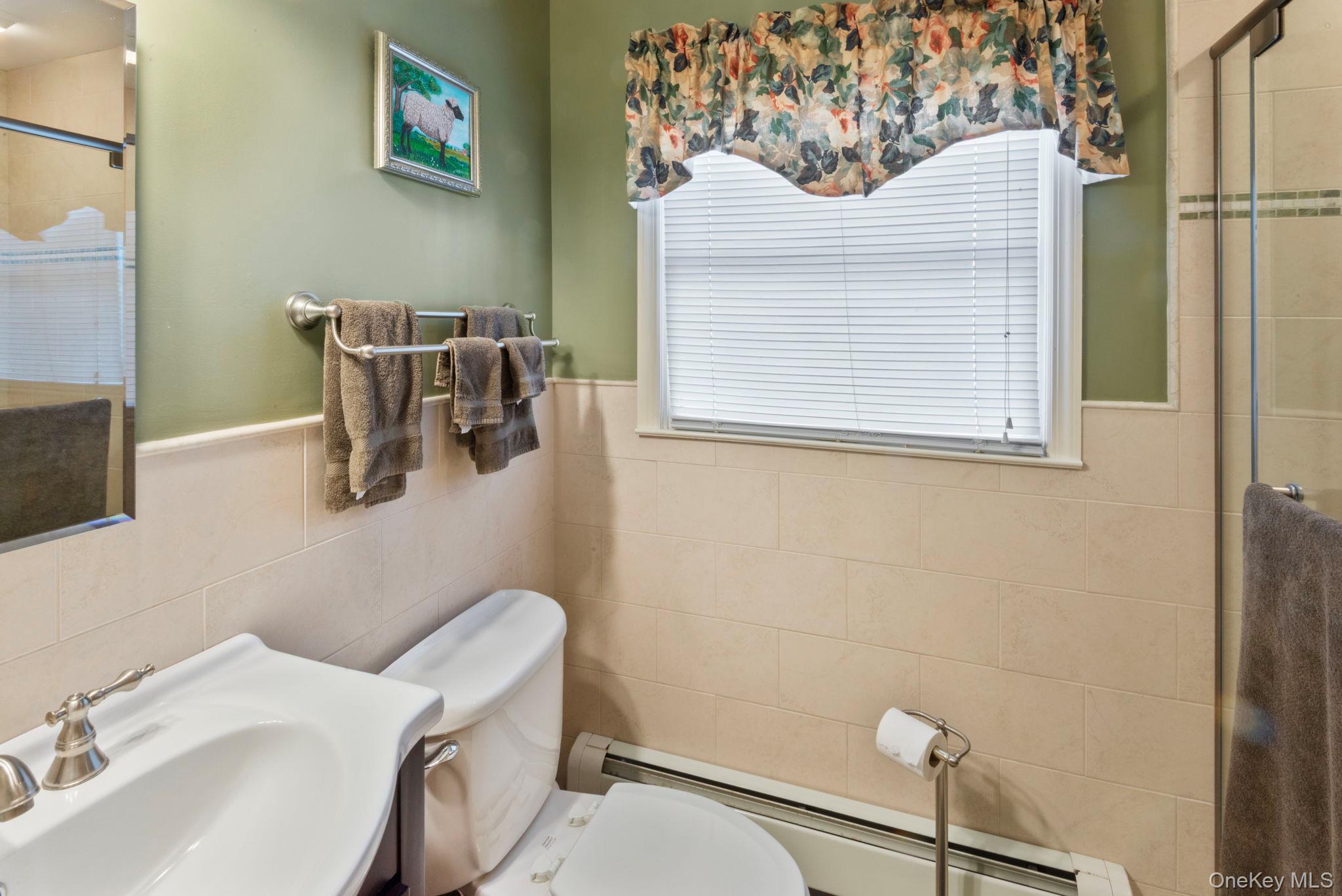 East Northport, New York, 11731, United States, 3 Bedrooms Bedrooms, ,2 BathroomsBathrooms,Residential,For Sale,1924855