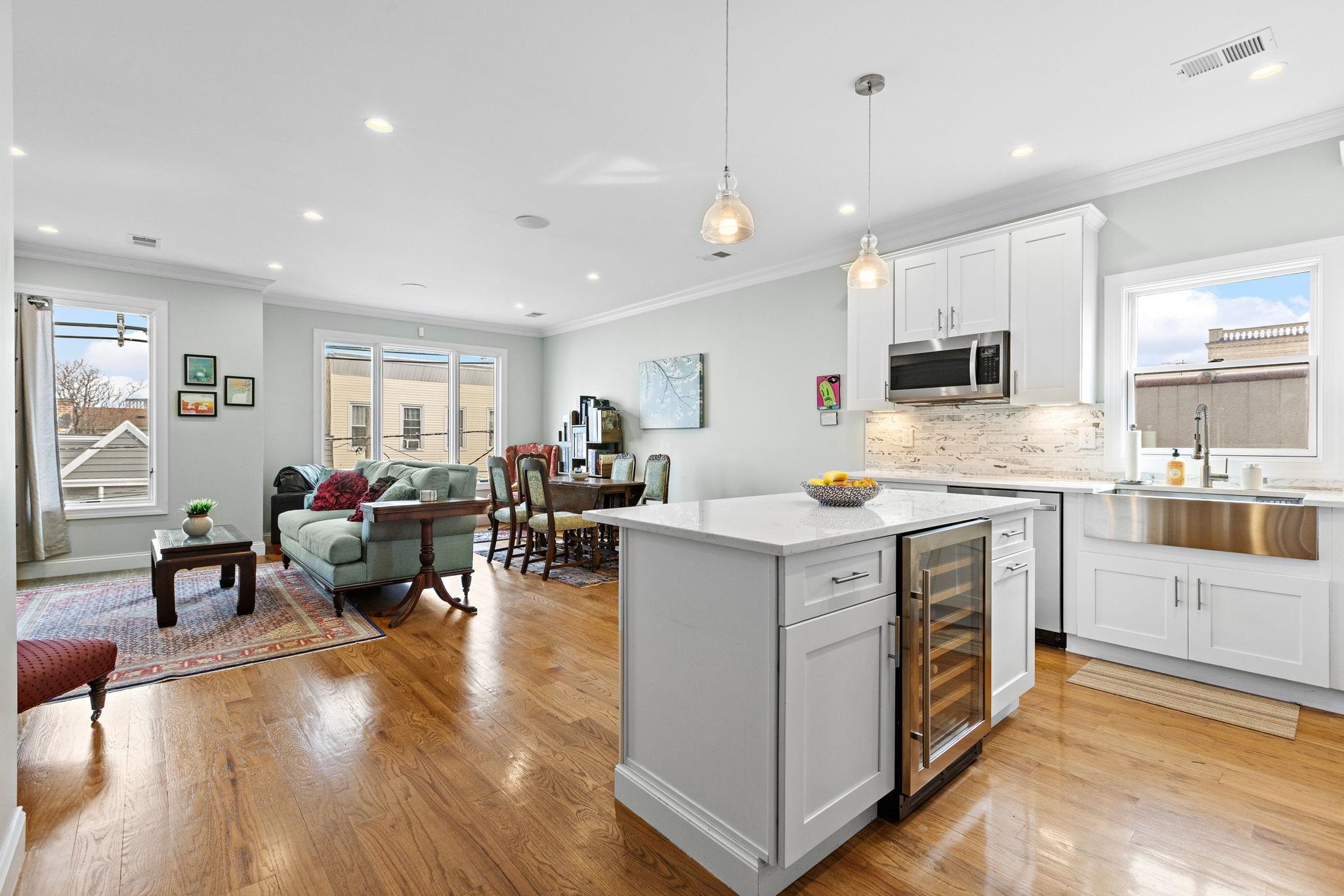 Jersey City, New Jersey, 07307, United States, 3 Bedrooms Bedrooms, ,2 BathroomsBathrooms,Residential,For Sale,1865294