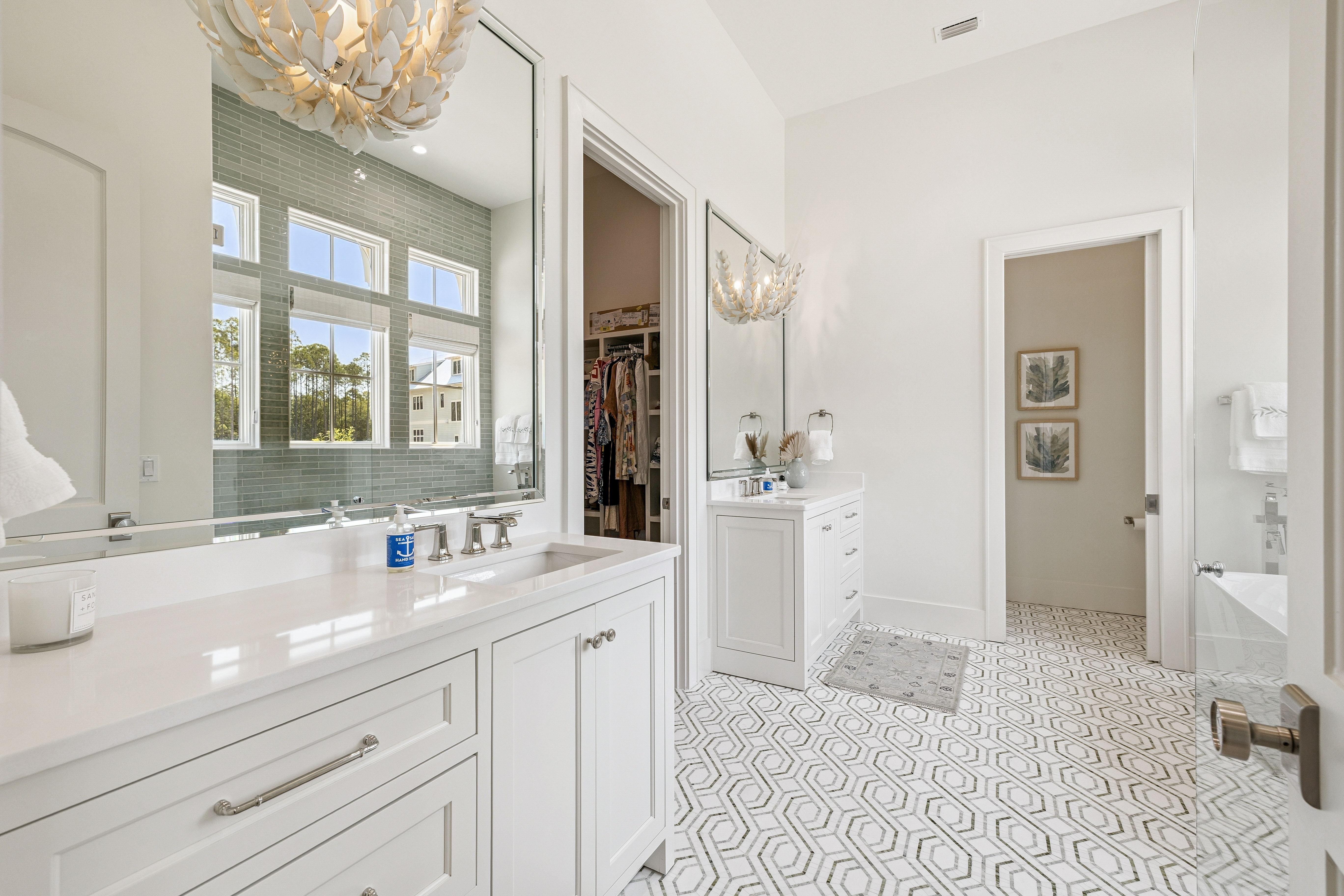  Refined Coastal Residence With Designer Interiors And Exceptional Craftsmanship - 物件實景