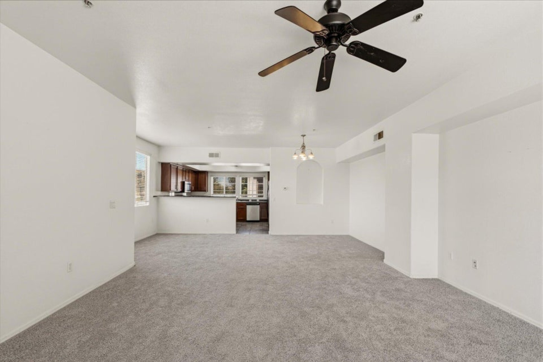  2401 E Rio Salado Parkway ¦ Tempe, AZ - 物件實景
