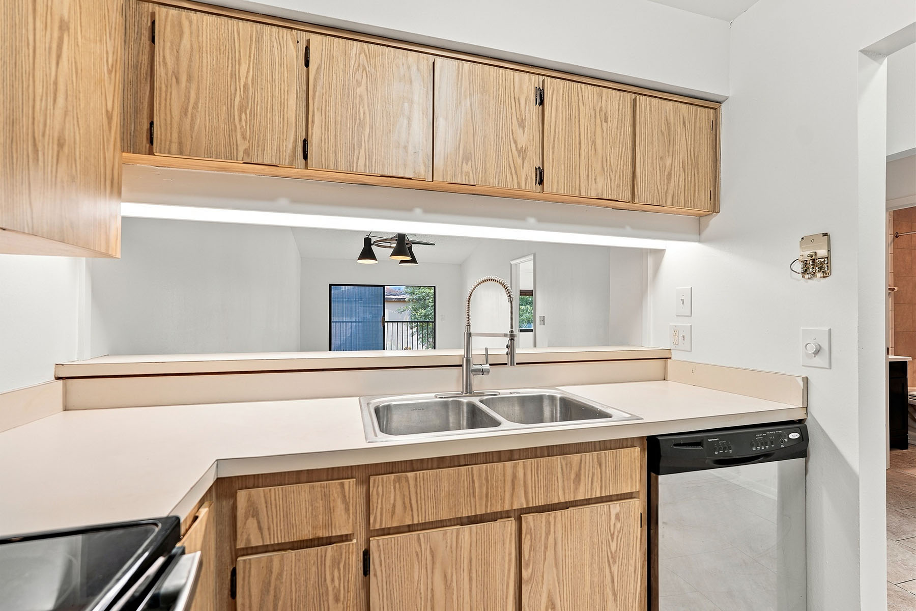  TRAFALGAR SQUARE CONDO - 物件實景