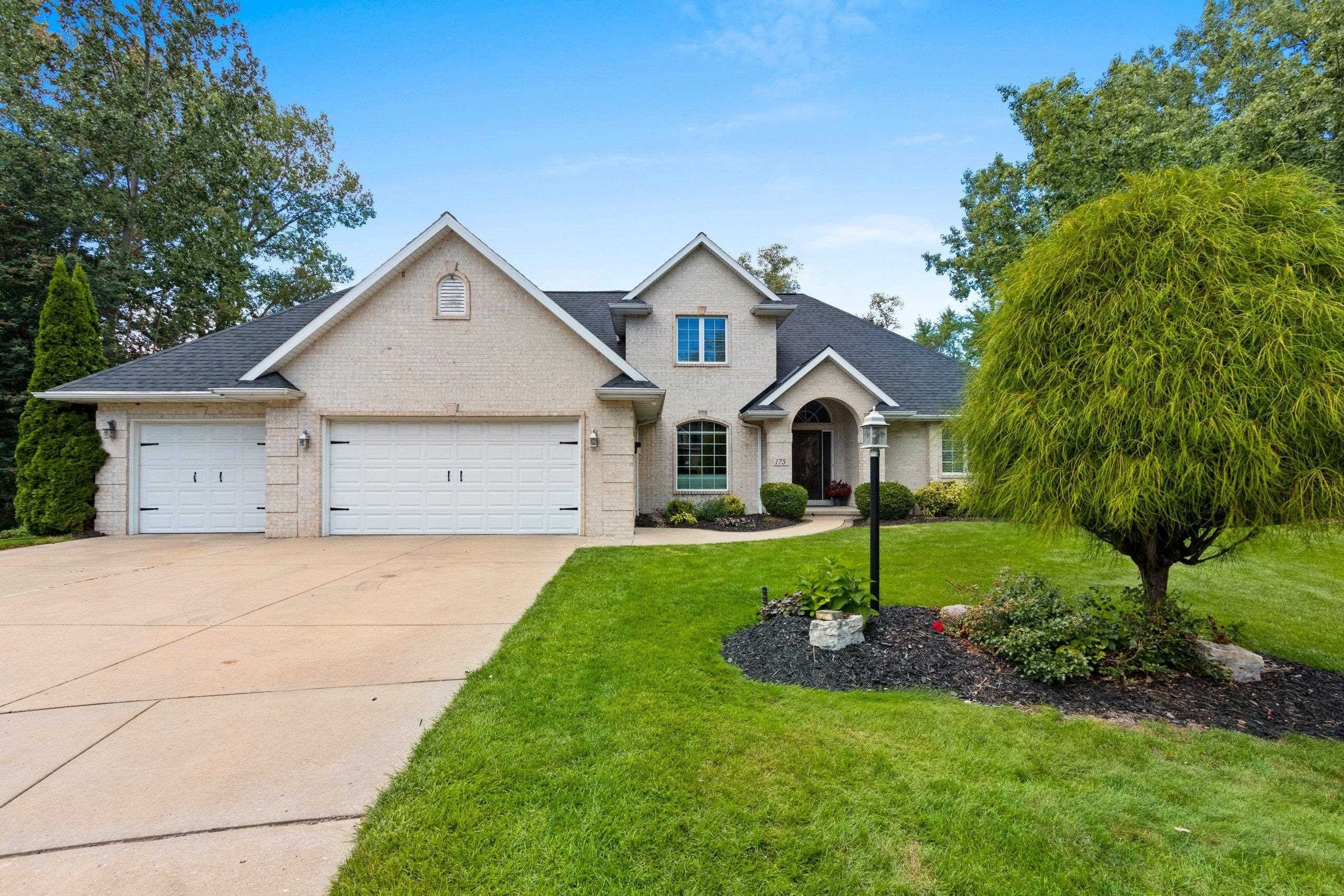 GREEN BAY, Wisconsin, 54302-5254, United States, 5 Bedrooms Bedrooms, ,4 BathroomsBathrooms,Residential,For Sale,1920394