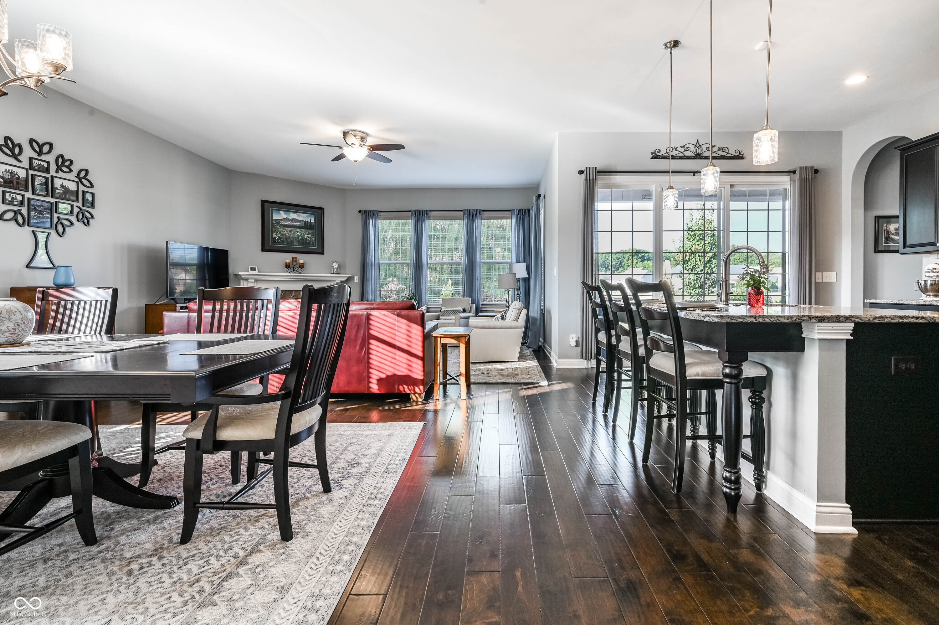 Zionsville, Indiana, 46077, United States, 4 Bedrooms Bedrooms, ,4 BathroomsBathrooms,Residential,For Sale,1942762