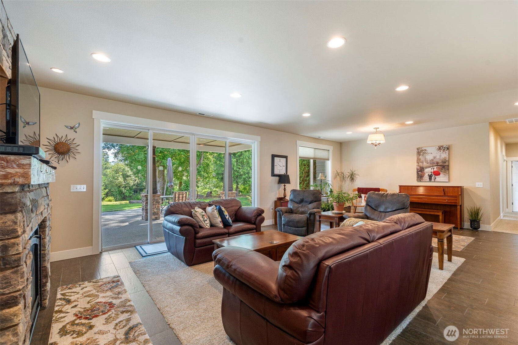 Chehalis, Washington, 98532, United States, 3 Bedrooms Bedrooms, ,3 BathroomsBathrooms,Residential,For Sale,1879305
