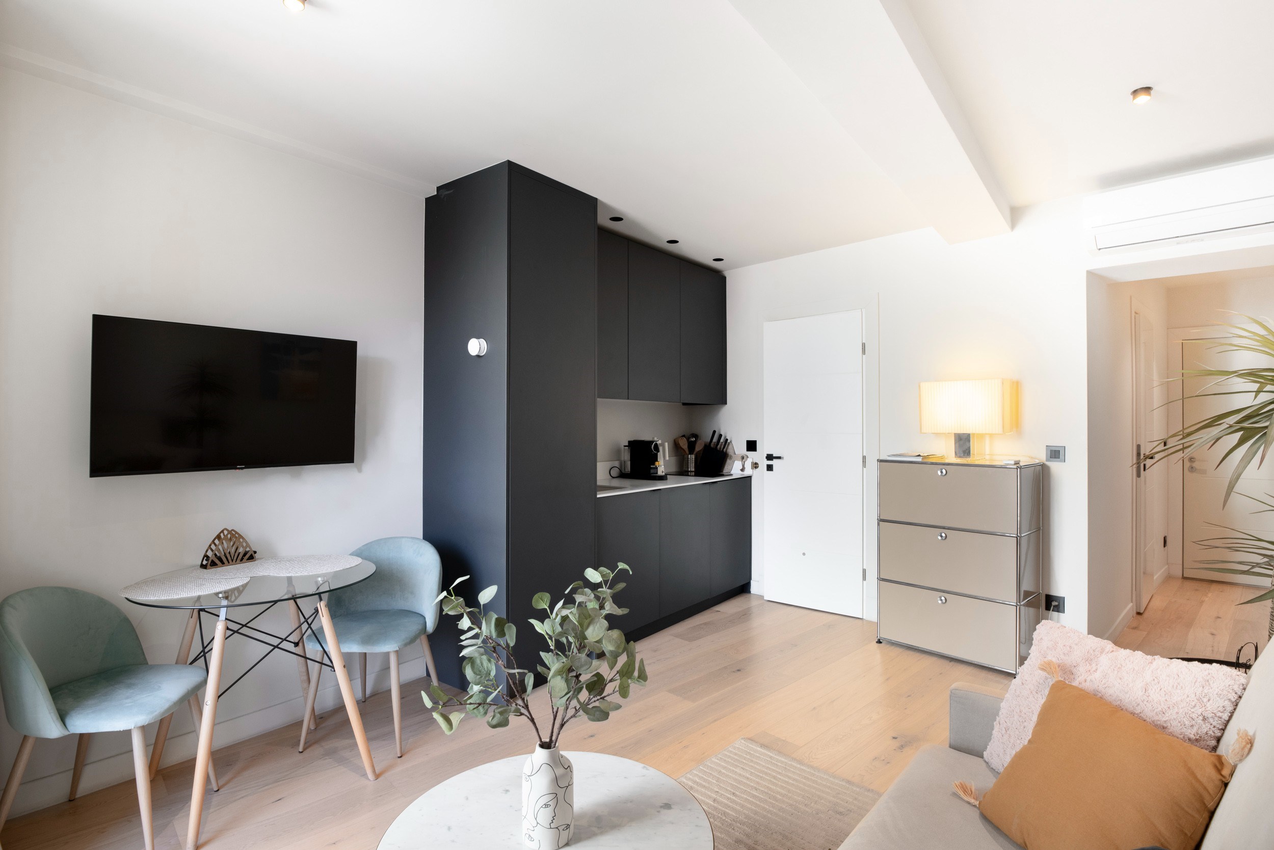  Studio apartment with sleeping area in Nice Carré d