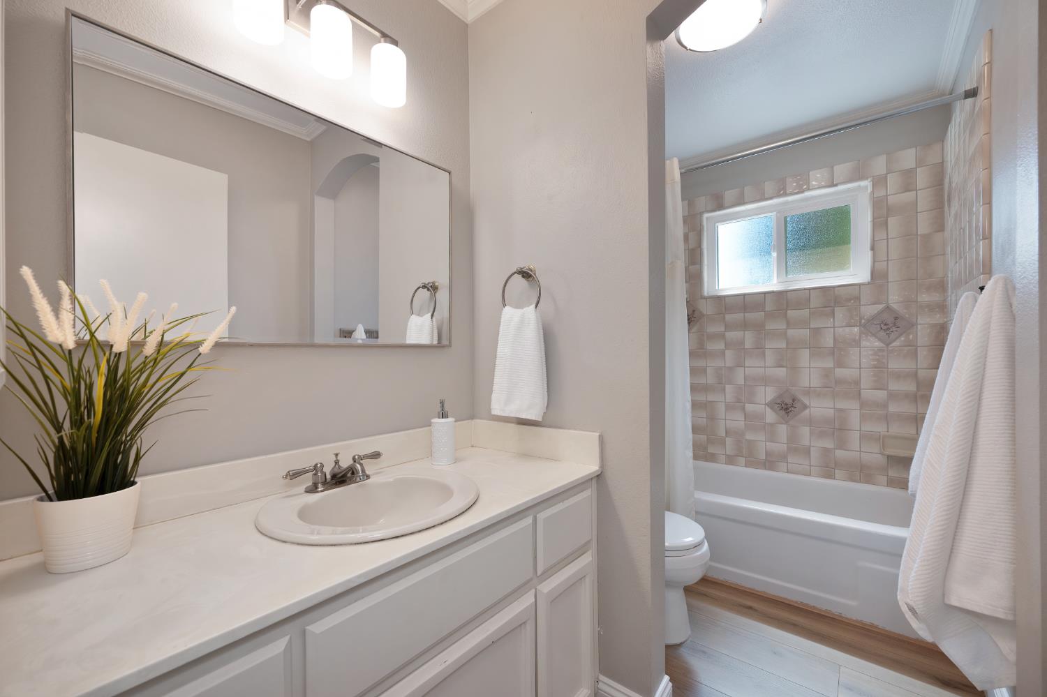 Sacramento, California, 95826, United States, 4 Bedrooms Bedrooms, ,3 BathroomsBathrooms,Residential,For Sale,1939461