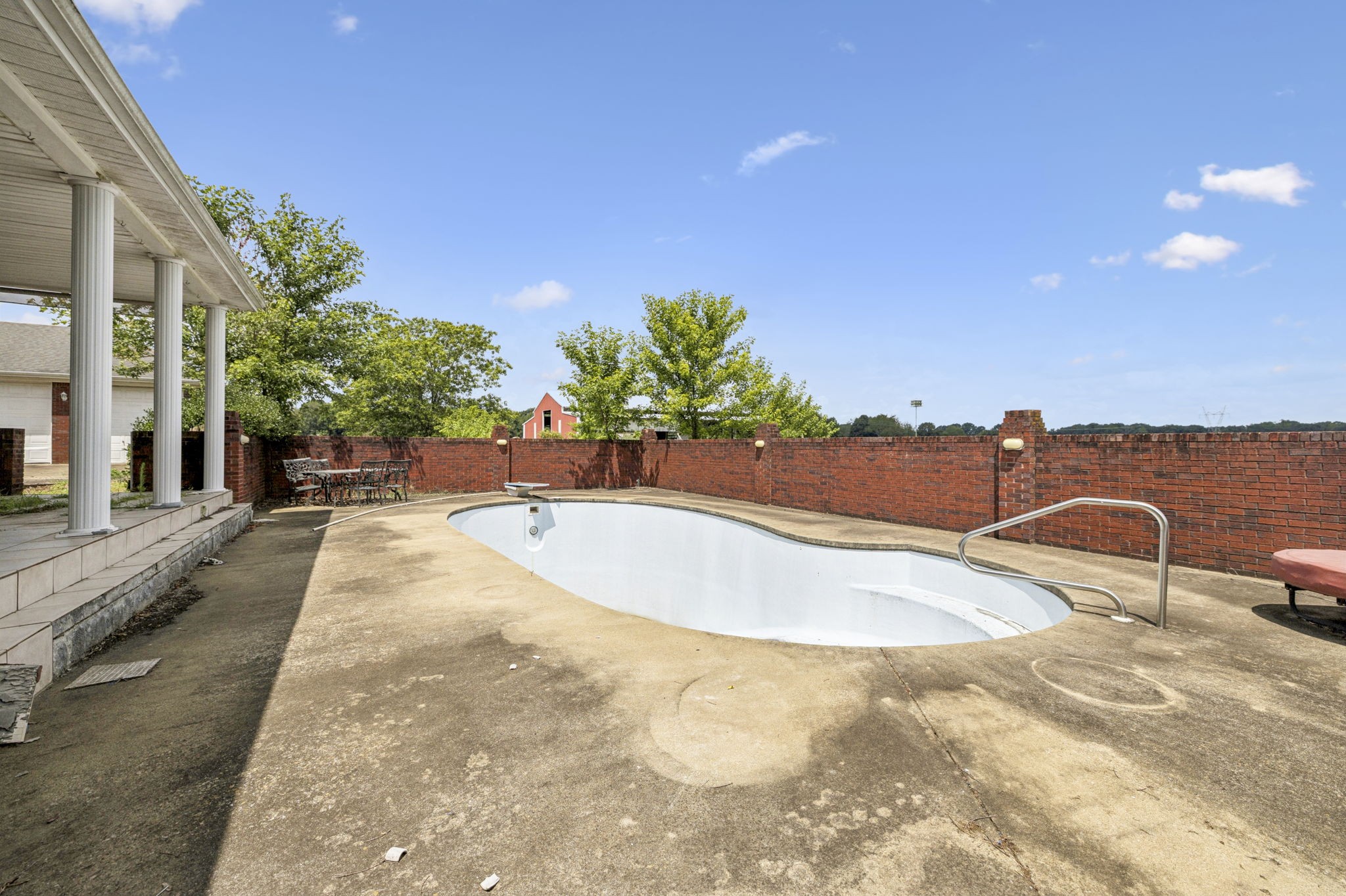 Lawrenceburg, Tennessee, 38464, United States, 5 Bedrooms Bedrooms, ,4 BathroomsBathrooms,Residential,For Sale,1918040