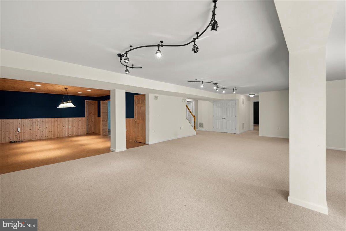 Winchester, Virginia, 22601, United States, 4 Bedrooms Bedrooms, ,5 BathroomsBathrooms,Residential,For Sale,1874493