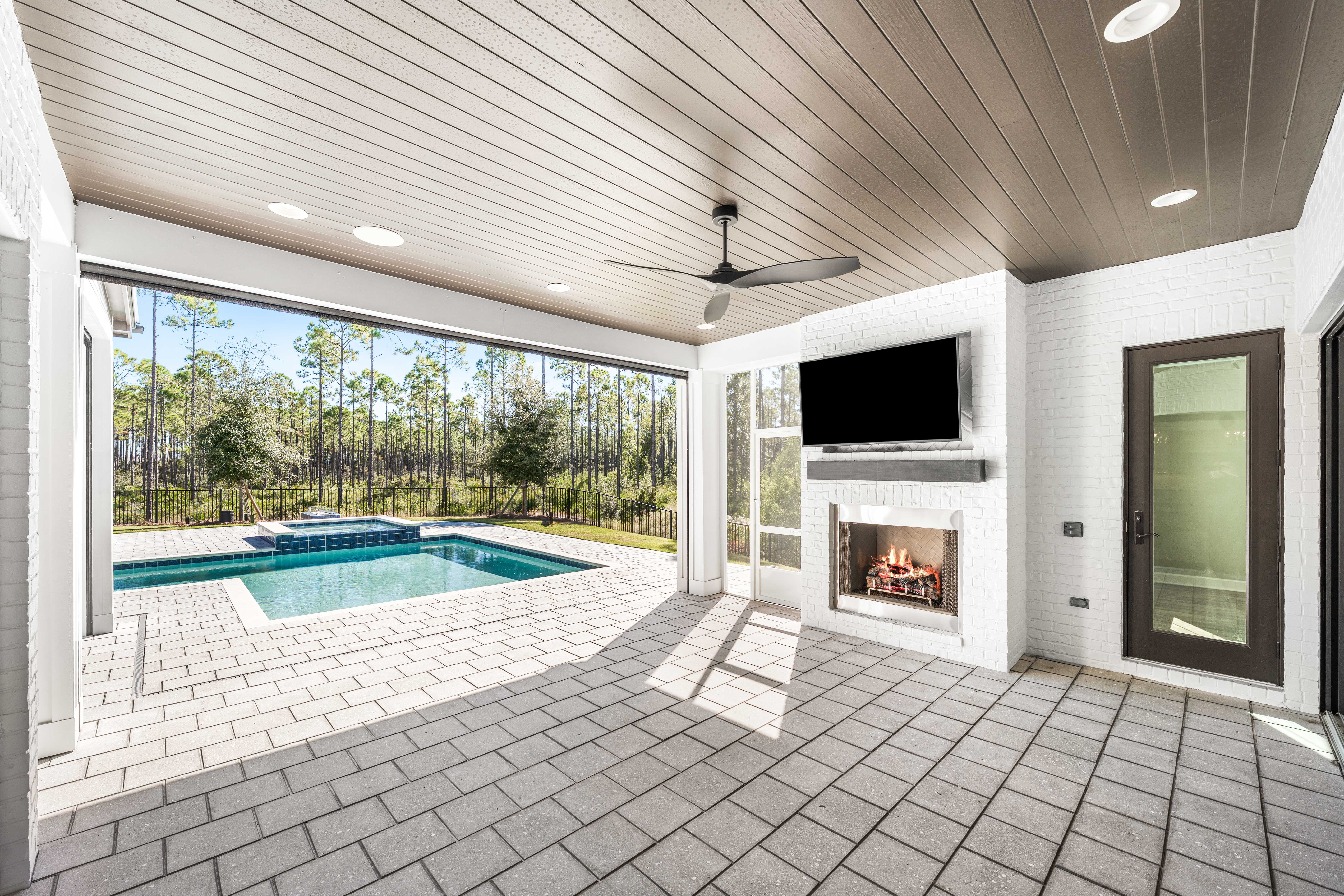  Spectacular Home With Spacious Yard Including Pool, Spa And Outdoor Kitchen - 物件實景