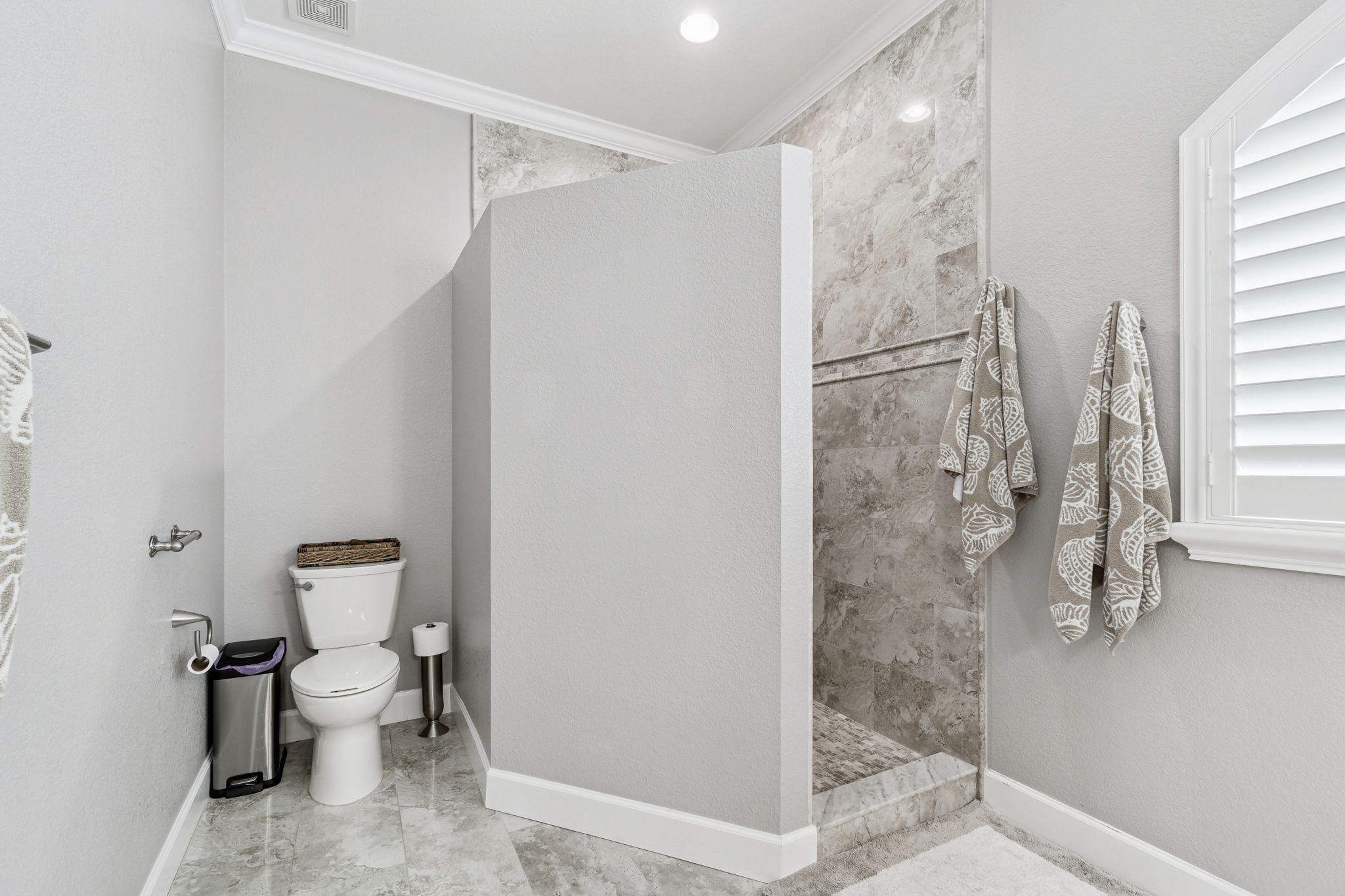 Madeira Beach, Florida, 33708, United States, 6 Bedrooms Bedrooms, ,6 BathroomsBathrooms,Residential,For Sale,1975666