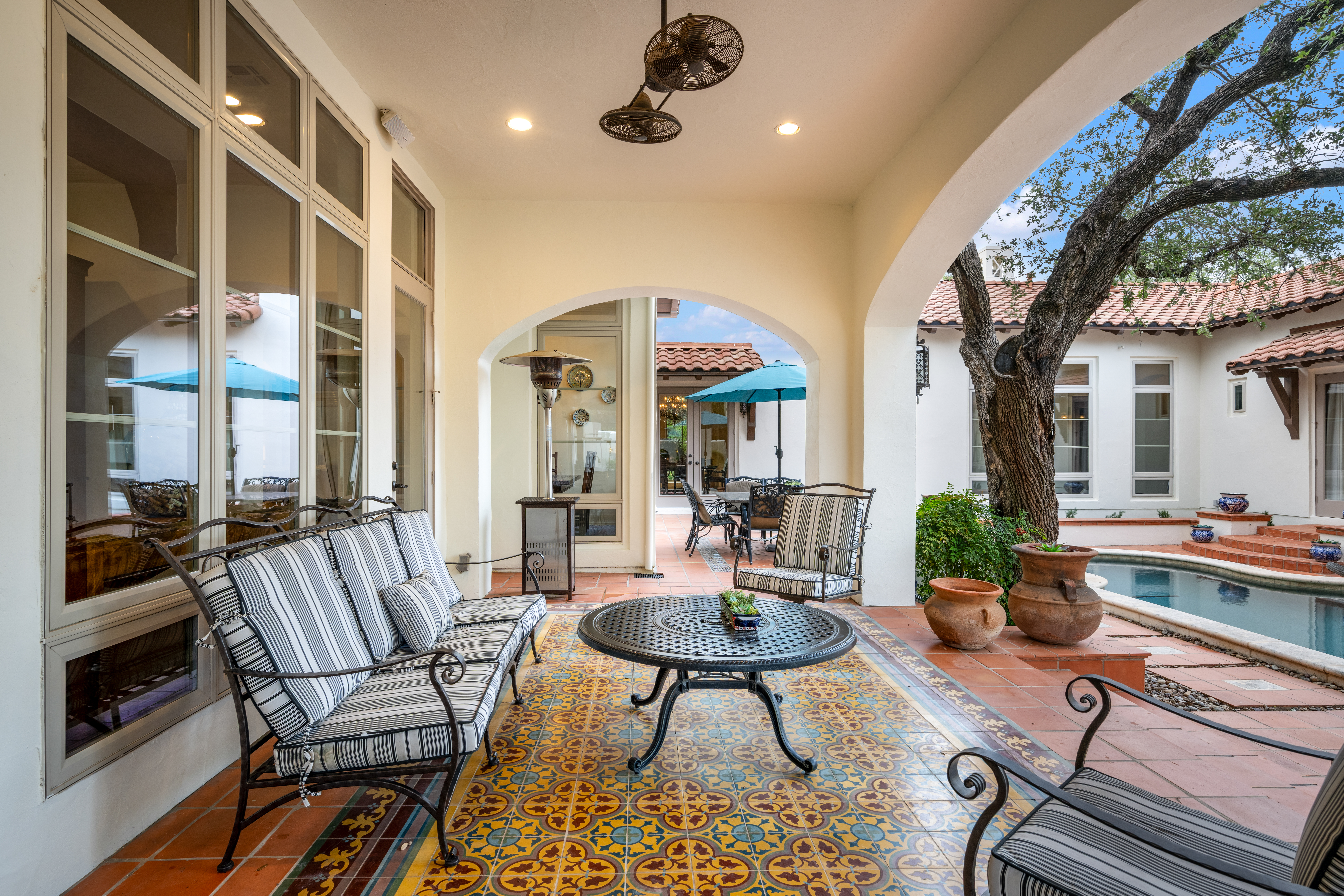 Custom Estate with Pool, Courtyard and Wine Room - 物件實景