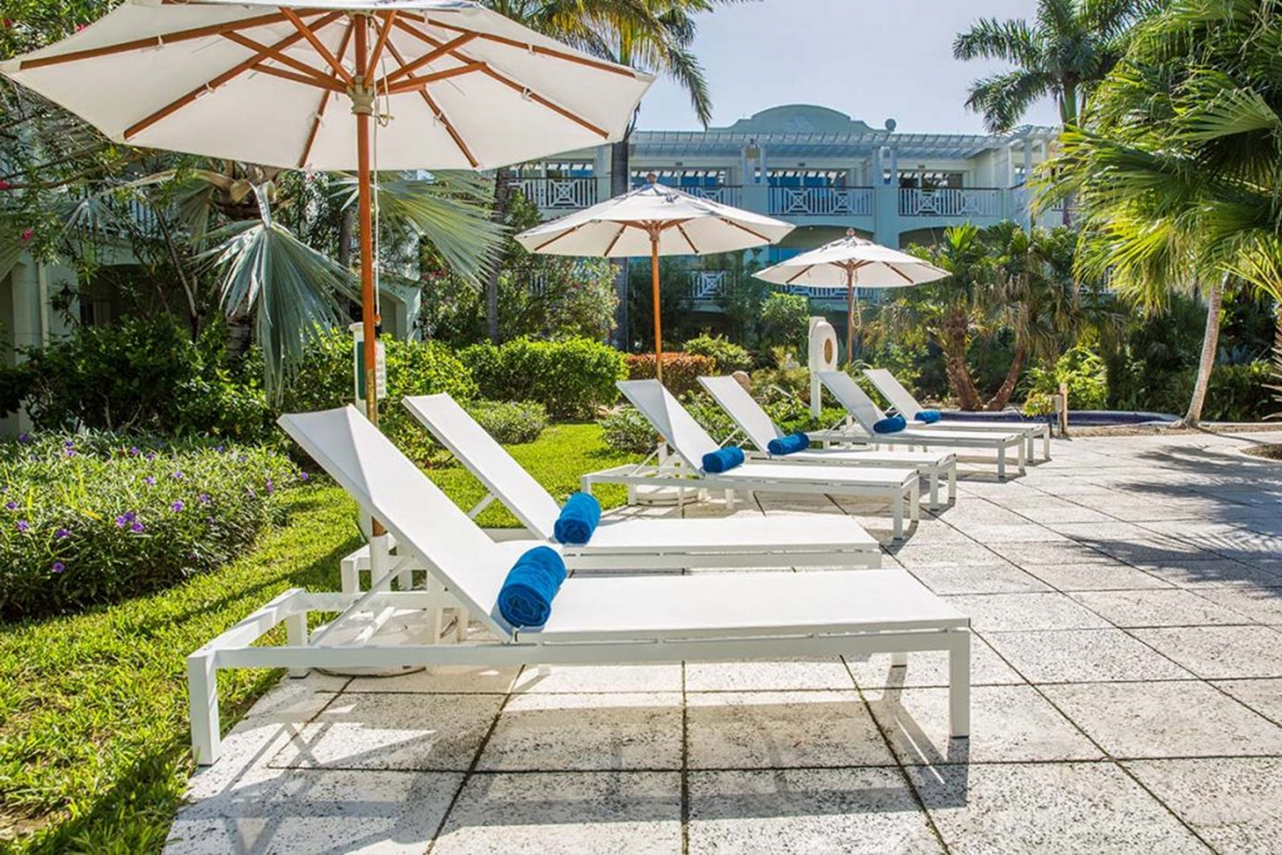  BEACH-LEVEL CORNER SUITE  Royal West Indies - Suite 115 - 物件實景