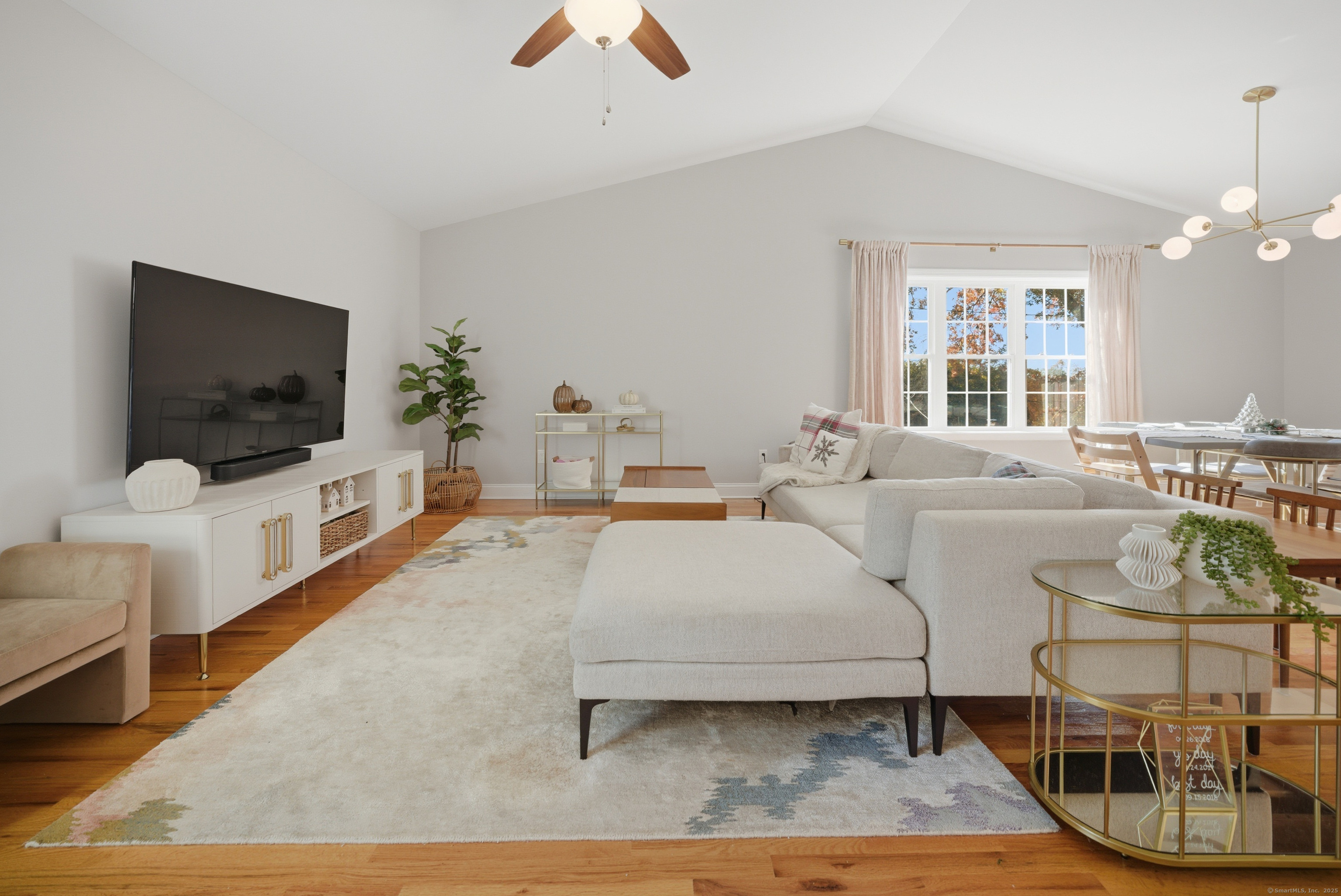 Milford, Connecticut, 06460, United States, 3 Bedrooms Bedrooms, ,3 BathroomsBathrooms,Residential,For Sale,1987930