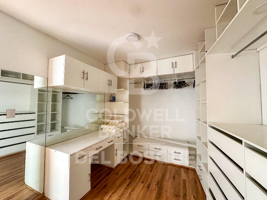 General Miguel Miram?n, Naucalpan de Juárez, Estado de méxico, 53126, Mexico, 6 Bedrooms Bedrooms, ,4 BathroomsBathrooms,Residential,For Sale,General Miguel Miram?n,1621577