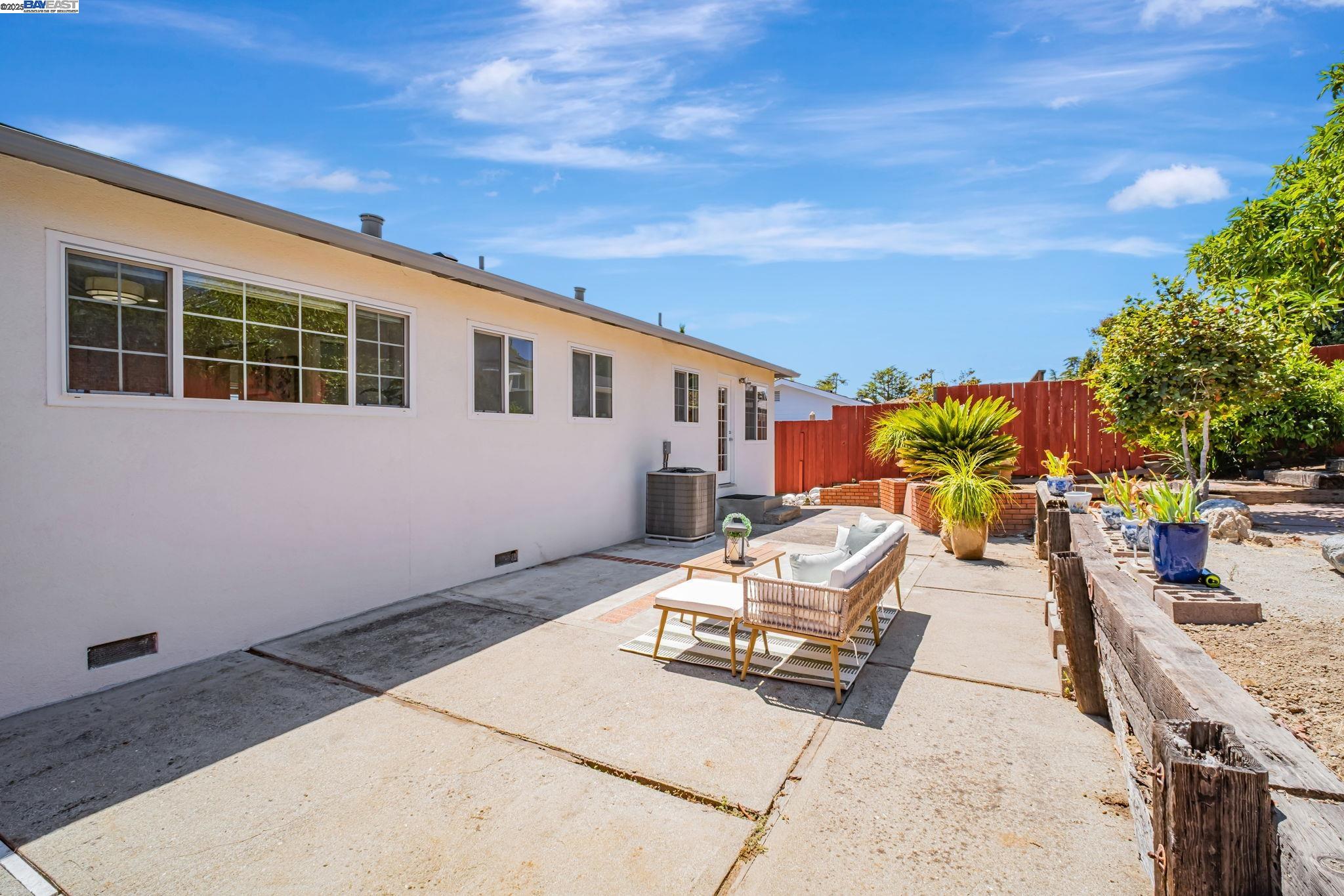 Castro Valley, California, 94546, United States, 3 Bedrooms Bedrooms, ,2 BathroomsBathrooms,Residential,For Sale,1901037