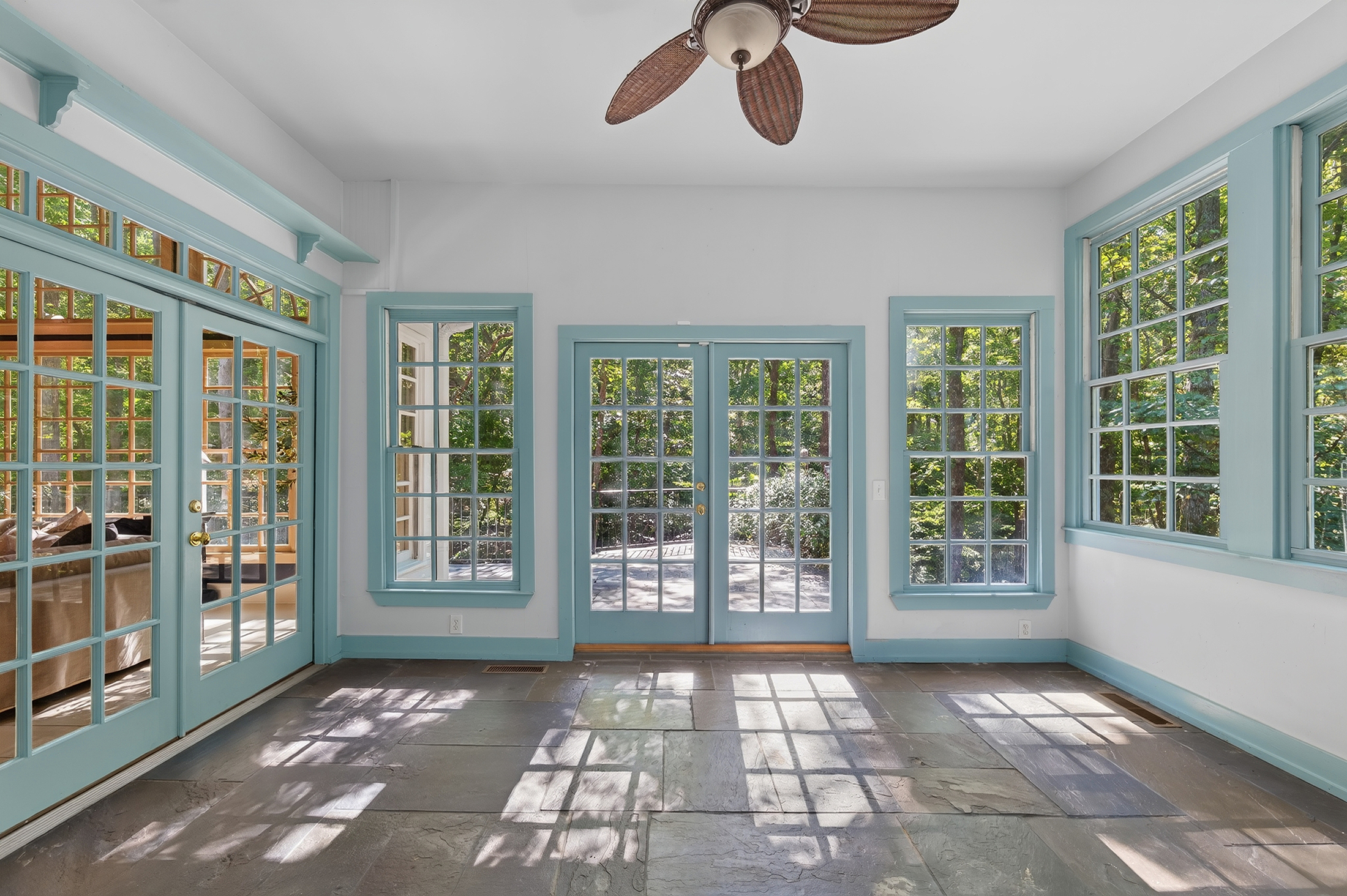  Timeless Colonial Elegance on Two Private Wooded Acres in Litchfield Hundred - 物件實景