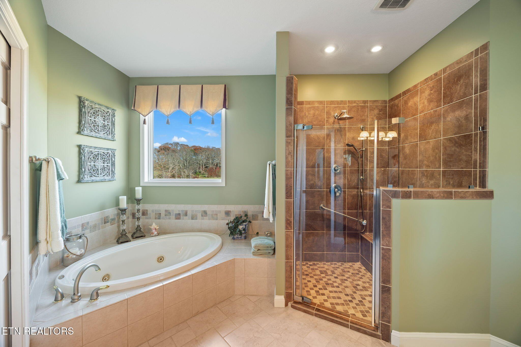 Deer Lodge, Tennessee, 37726, United States, 3 Bedrooms Bedrooms, ,4 BathroomsBathrooms,Residential,For Sale,1996492