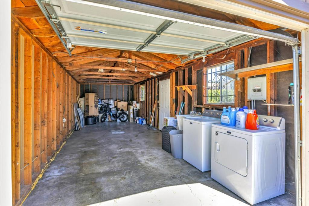 Hayward, California, 94541, United States, 2 Bedrooms Bedrooms, ,1 BathroomBathrooms,Residential,For Sale,1976609