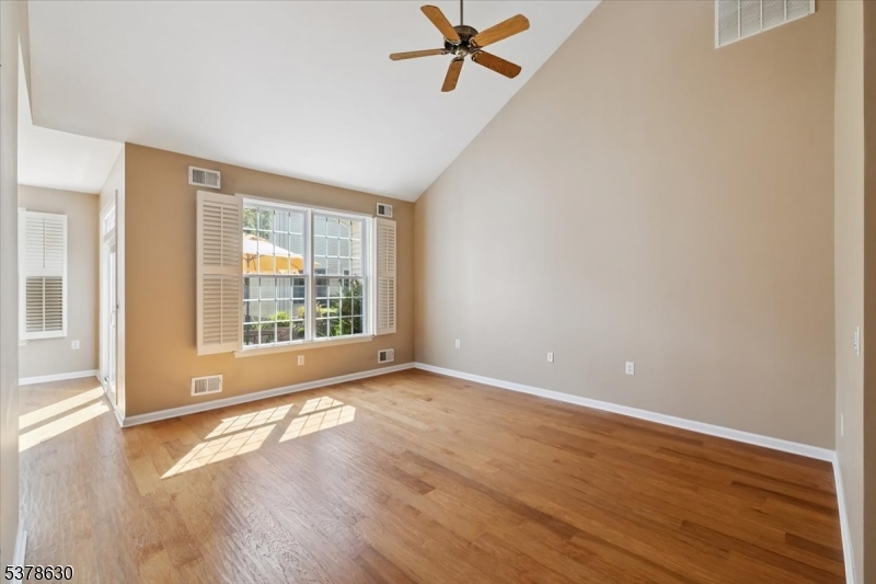 Franklin Twp., New Jersey, 08873, United States, 2 Bedrooms Bedrooms, ,3 BathroomsBathrooms,Residential,For Sale,1940389