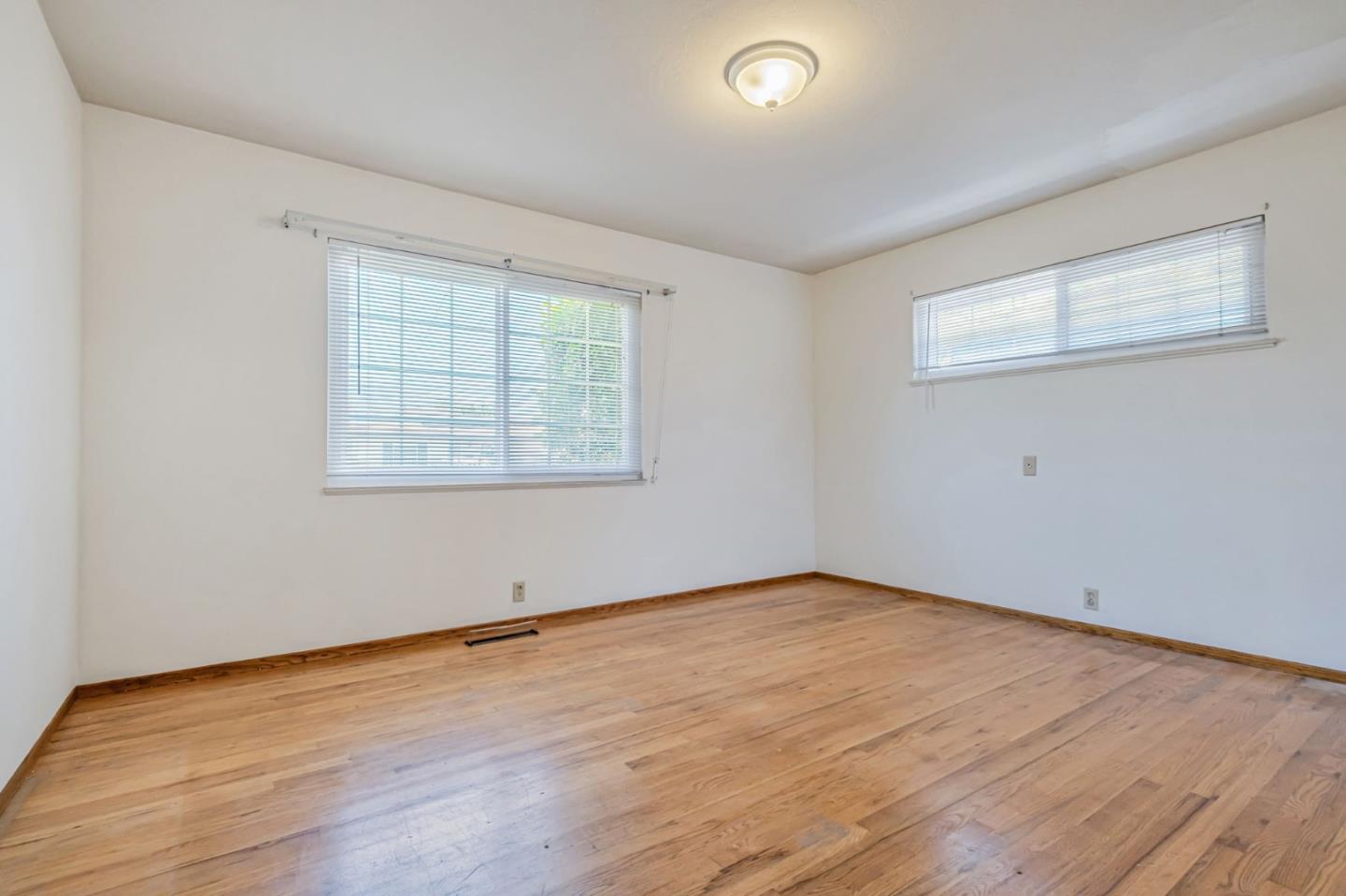Watsonville, California, 95076, United States, 3 Bedrooms Bedrooms, ,2 BathroomsBathrooms,Residential,For Sale,1885327