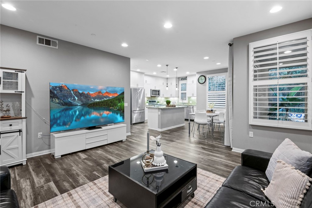 Irvine, California, 92618, United States, 2 Bedrooms Bedrooms, ,2 BathroomsBathrooms,Residential,For Sale,1987826