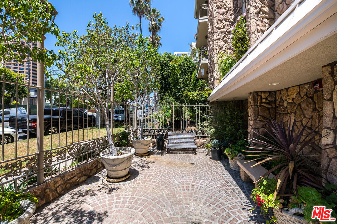 Los Angeles, California, 90024, United States, 2 Bedrooms Bedrooms, ,2 BathroomsBathrooms,Residential,For Sale,1908250