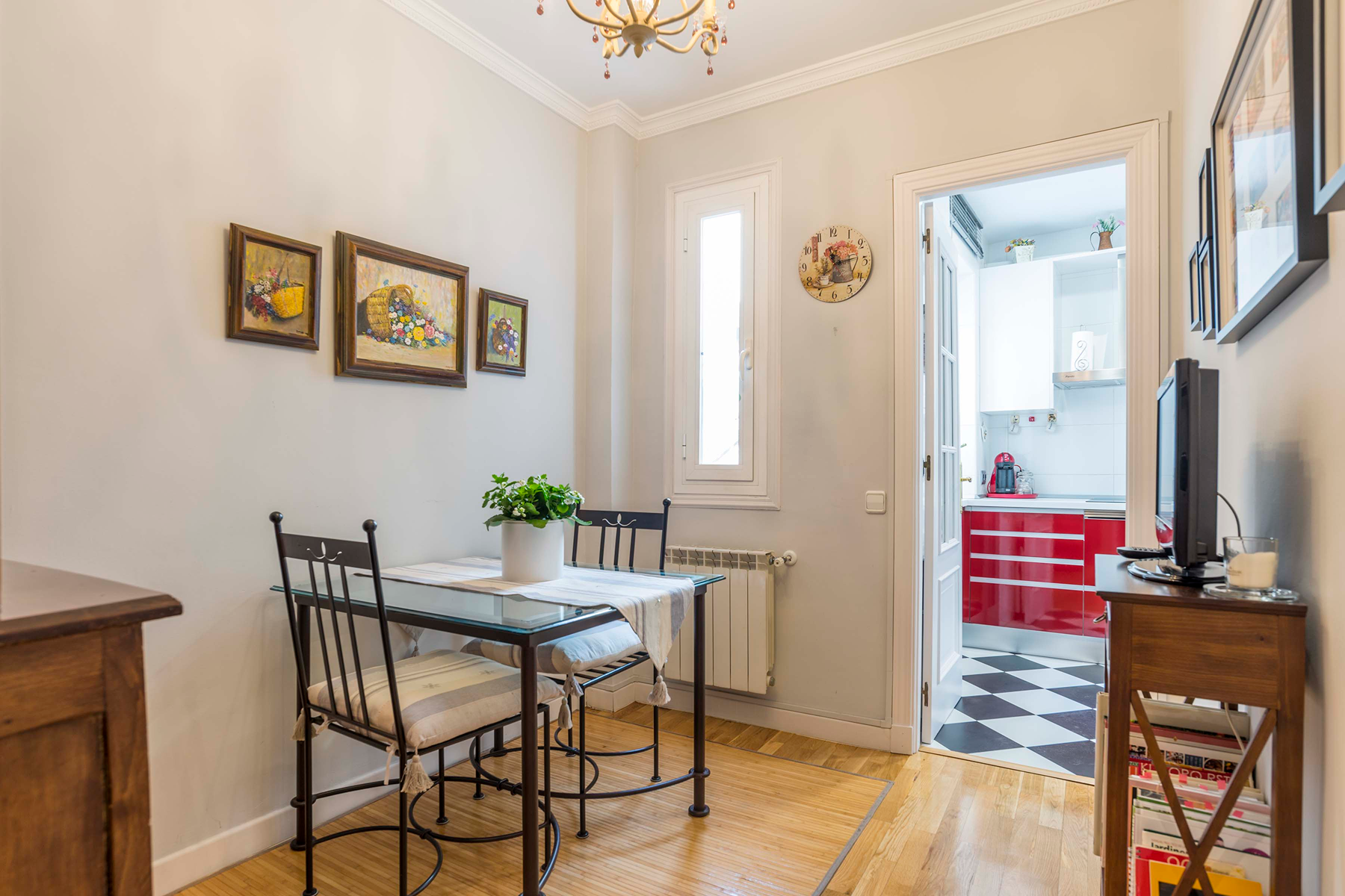  Exterior apartment in Trafalgar with four street-facing balconies - 物件實景