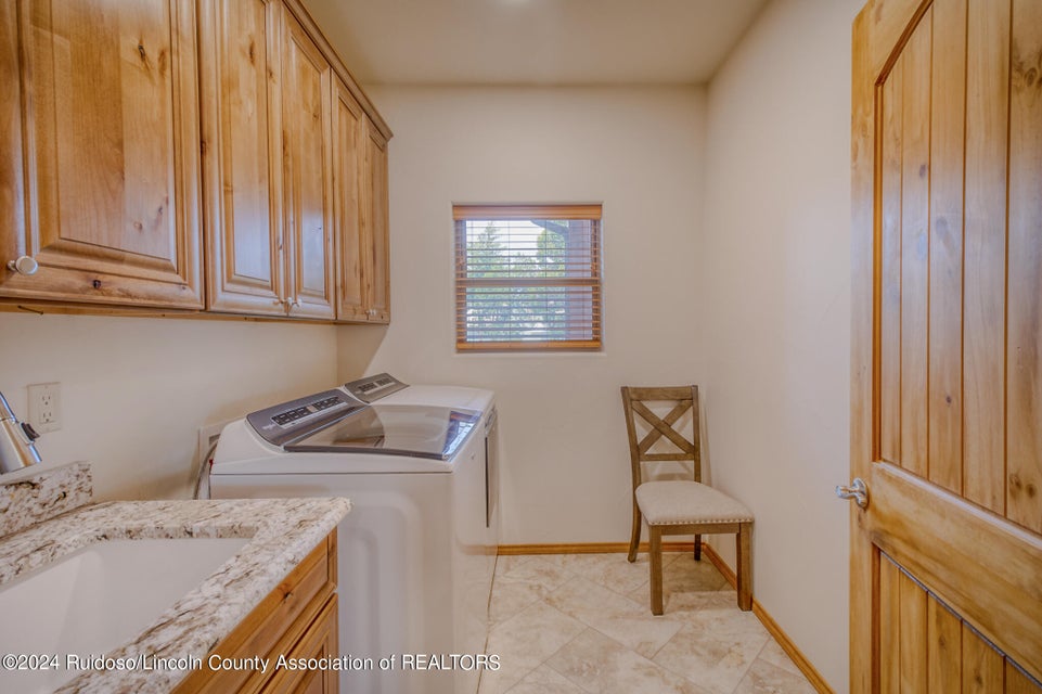 Ruidoso, New Mexico, 88345, United States, 4 Bedrooms Bedrooms, ,4 BathroomsBathrooms,Residential,For Sale,1921687