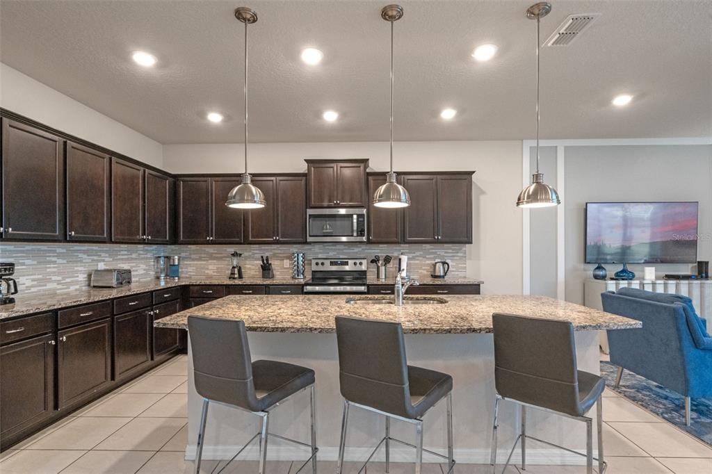Davenport, Florida, 33897, United States, 10 Bedrooms Bedrooms, ,8 BathroomsBathrooms,Residential,For Sale,1897449