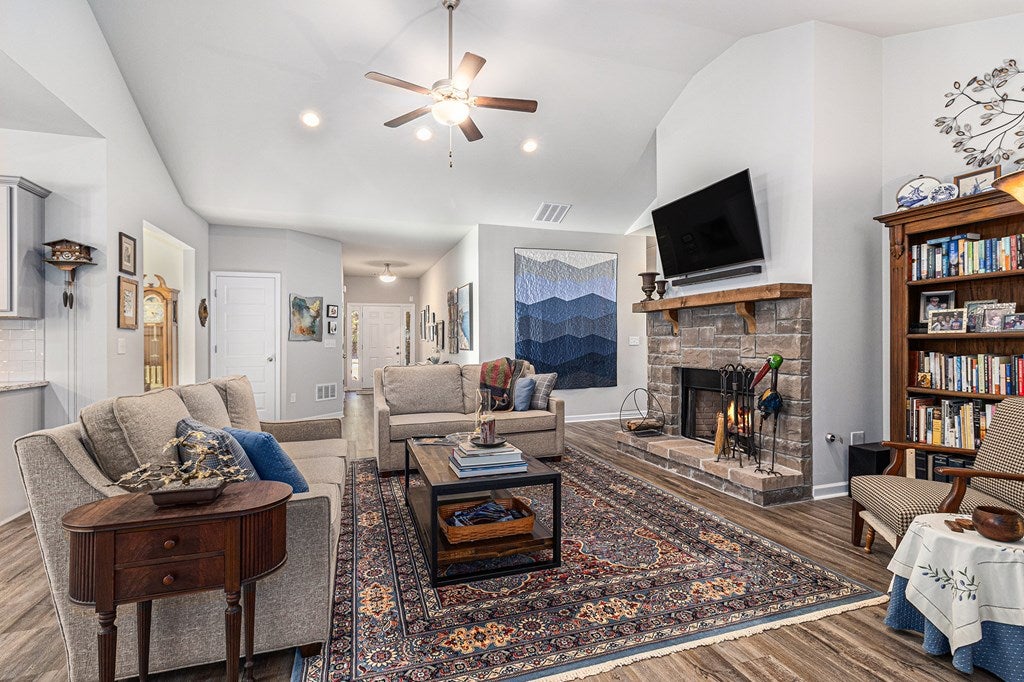 Dawsonville, Georgia, 30534, United States, 3 Bedrooms Bedrooms, ,2 BathroomsBathrooms,Residential,For Sale,1986839