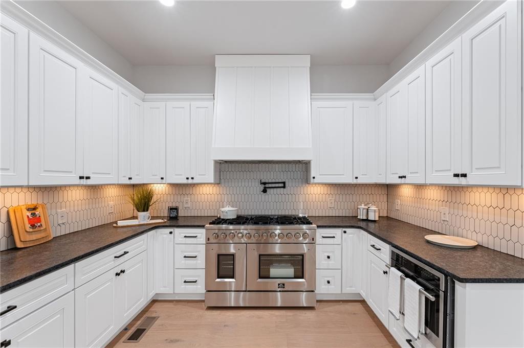 Mableton, Georgia, 30126, United States, 8 Bedrooms Bedrooms, ,8 BathroomsBathrooms,Residential,For Sale,1839228