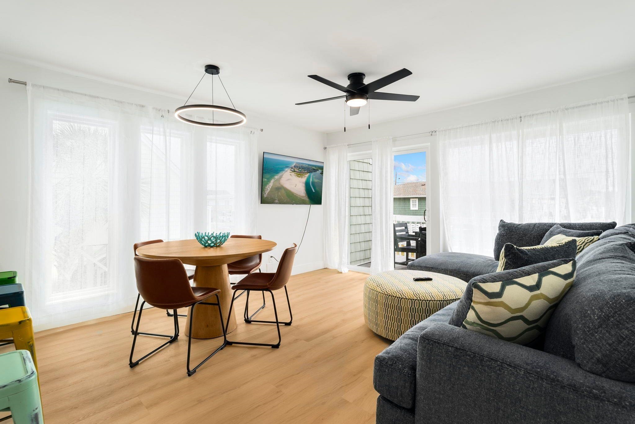 North Myrtle Beach, South Carolina, 29582, United States, 6 Bedrooms Bedrooms, ,4 BathroomsBathrooms,Residential,For Sale,2034176