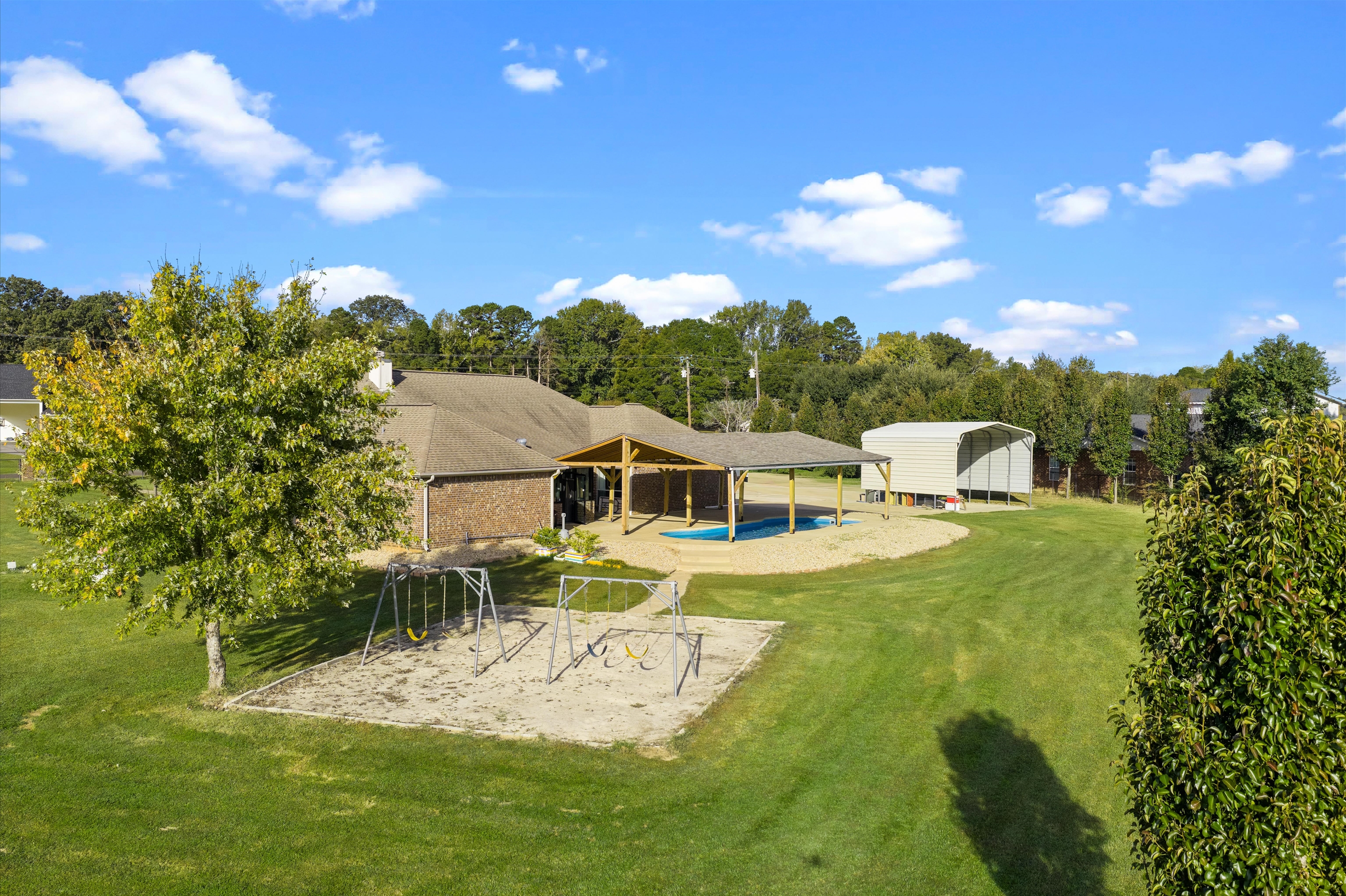 Henderson, Texas, 75654, United States, 5 Bedrooms Bedrooms, ,3 BathroomsBathrooms,Residential,For Sale,1983255