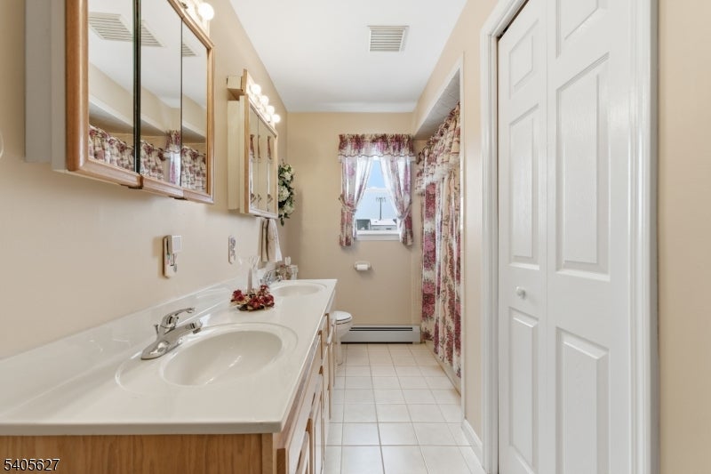 Carteret Boro, New Jersey, 07008, United States, 4 Bedrooms Bedrooms, ,3 BathroomsBathrooms,Residential,For Sale,2009745