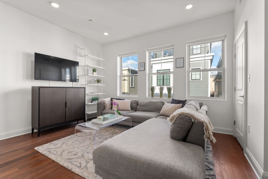 Boston, Massachusetts, 02127, United States, 2 Bedrooms Bedrooms, ,2 BathroomsBathrooms,Residential,For Sale,1987750