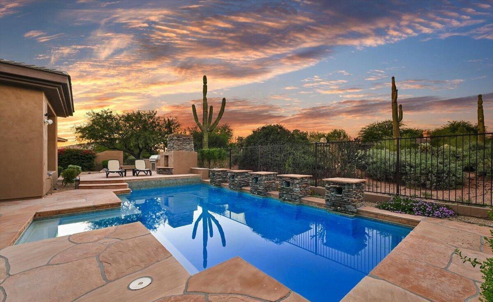  7696 E Moura Dr  Scottsdale, AZ - 物件實景