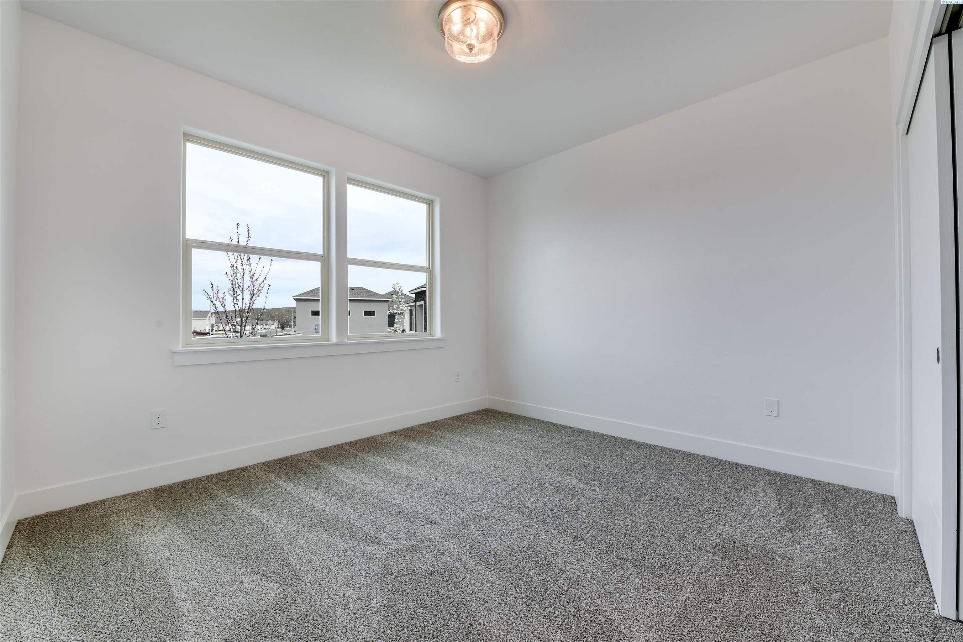 Richland, Washington, 99352, United States, 4 Bedrooms Bedrooms, ,1 BathroomBathrooms,Residential,For Sale,1992937