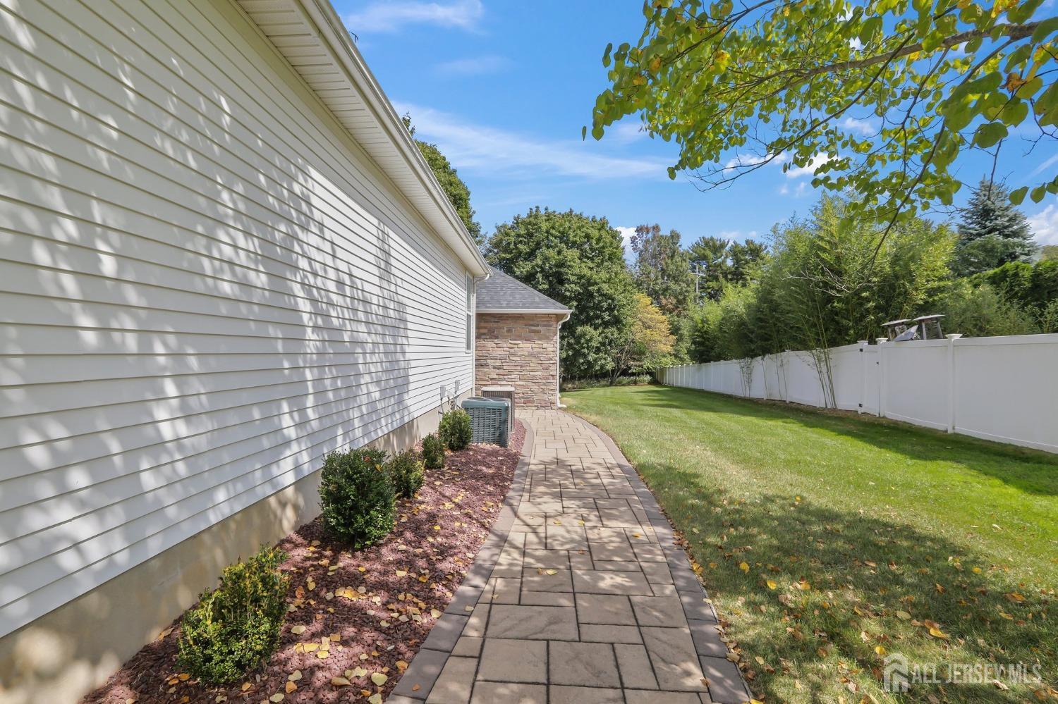 Marlboro, New Jersey, 07751, United States, 5 Bedrooms Bedrooms, ,3 BathroomsBathrooms,Residential,For Sale,1975938