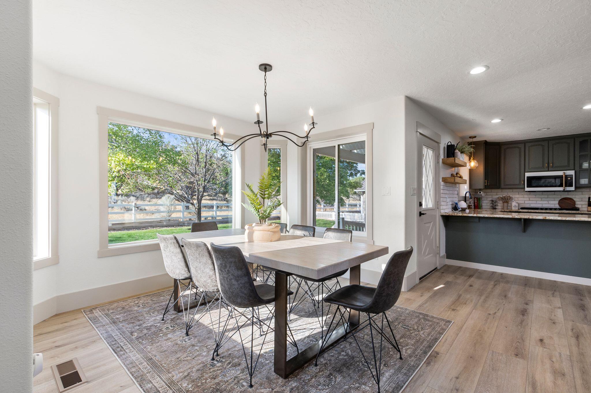 Parowan, Utah, 84761, United States, 6 Bedrooms Bedrooms, ,5 BathroomsBathrooms,Residential,For Sale,1995430