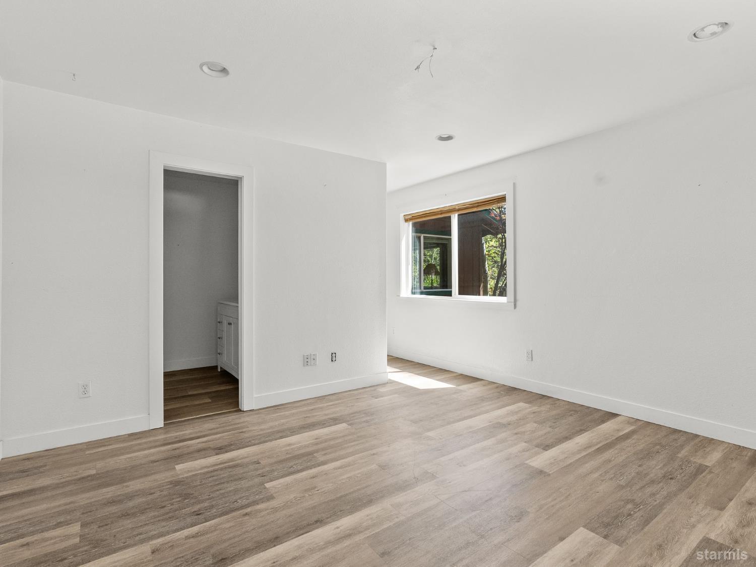 South Lake Tahoe, California, 96150, United States, 3 Bedrooms Bedrooms, ,2 BathroomsBathrooms,Residential,For Sale,1737061