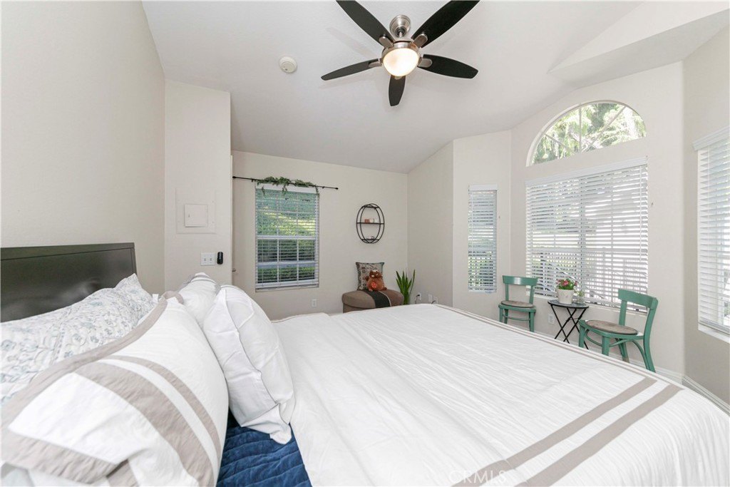 Aliso Viejo, California, 92656, United States, 2 Bedrooms Bedrooms, ,2 BathroomsBathrooms,Residential,For Sale,1901235