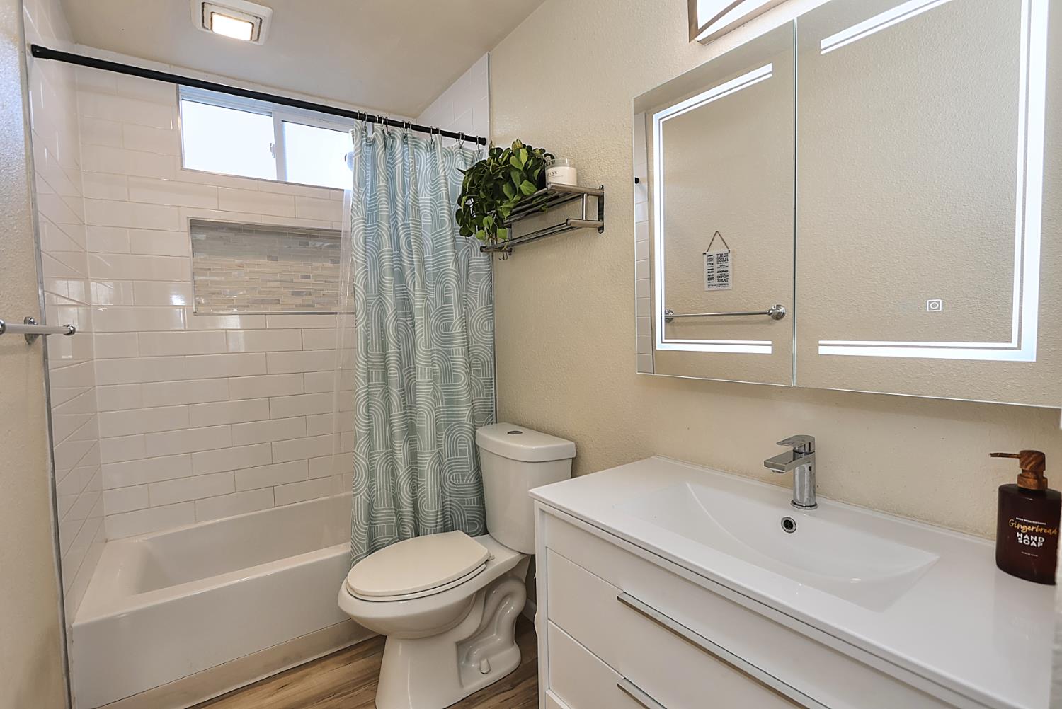 Walnut Grove, California, 95690, United States, 5 Bedrooms Bedrooms, ,3 BathroomsBathrooms,Residential,For Sale,1957042